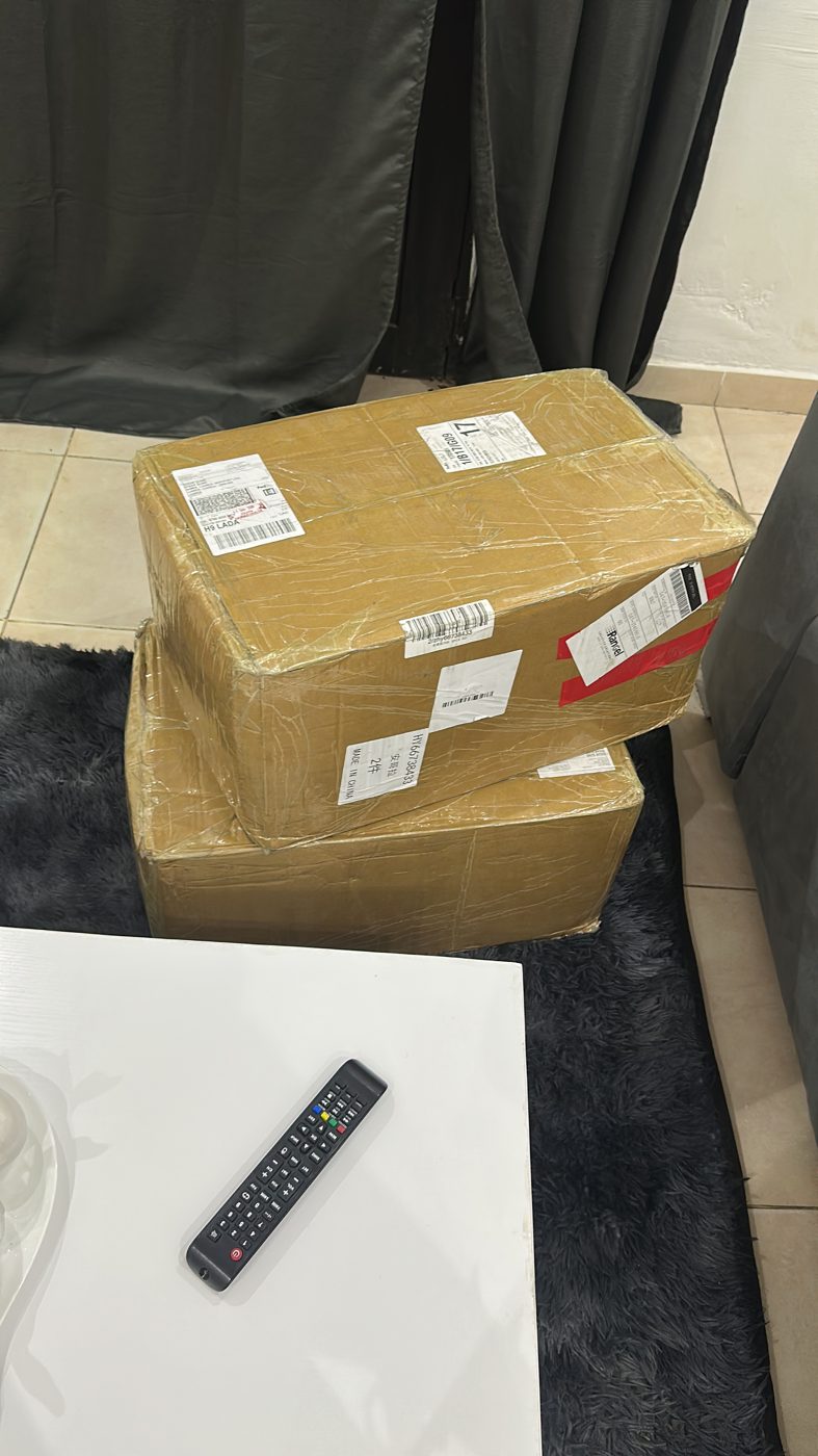 Caixas fechadas após a entrega